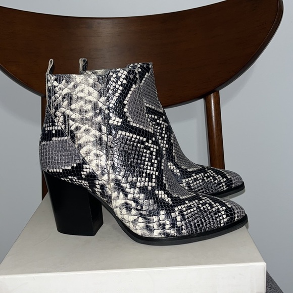 Marc Fisher Alva black multi texture boot size 6.5 - Picture 2 of 6